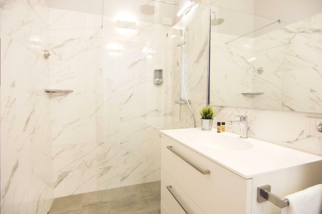 La Quadra Suites - Central Apartments In Iseo With Daily Housekeeping Zimmer foto